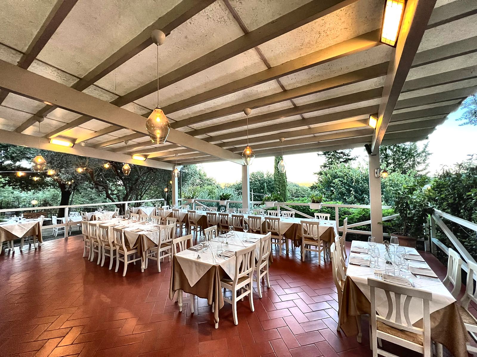 La veranda di Giulivo al tramonto